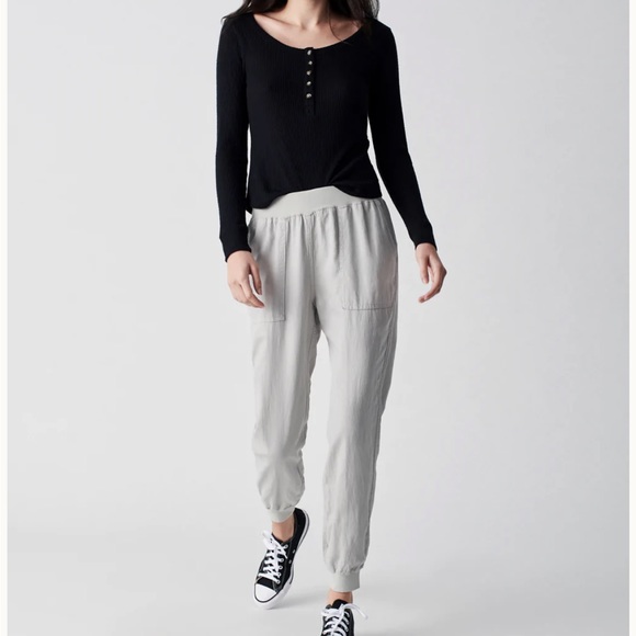 Faherty Arlie Day Pant Jogger Color: Stone Size: Large - Picture 2 of 6